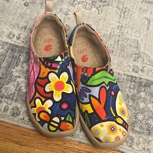 UIN Toledo Secret Garden Floral Slip-On Shoes